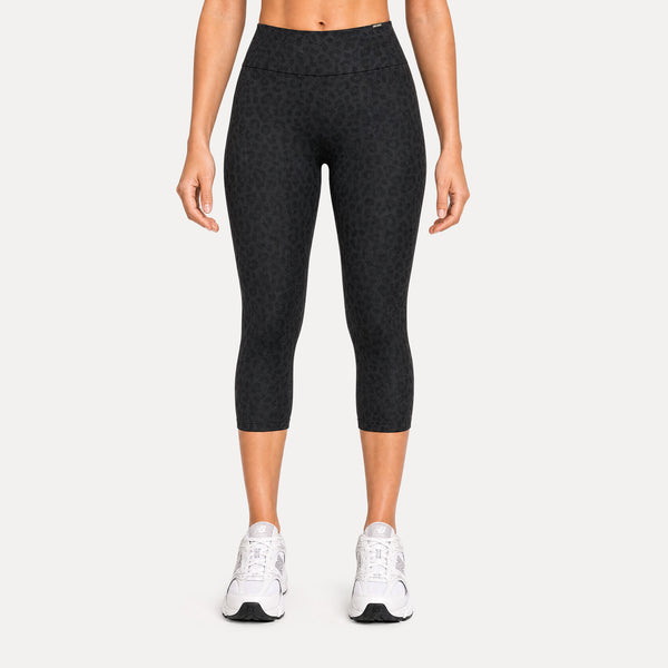 LEO Capri Leggings Velvara